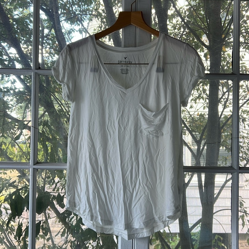 AEO SOFT & SEXY V NECK TOP NWOT